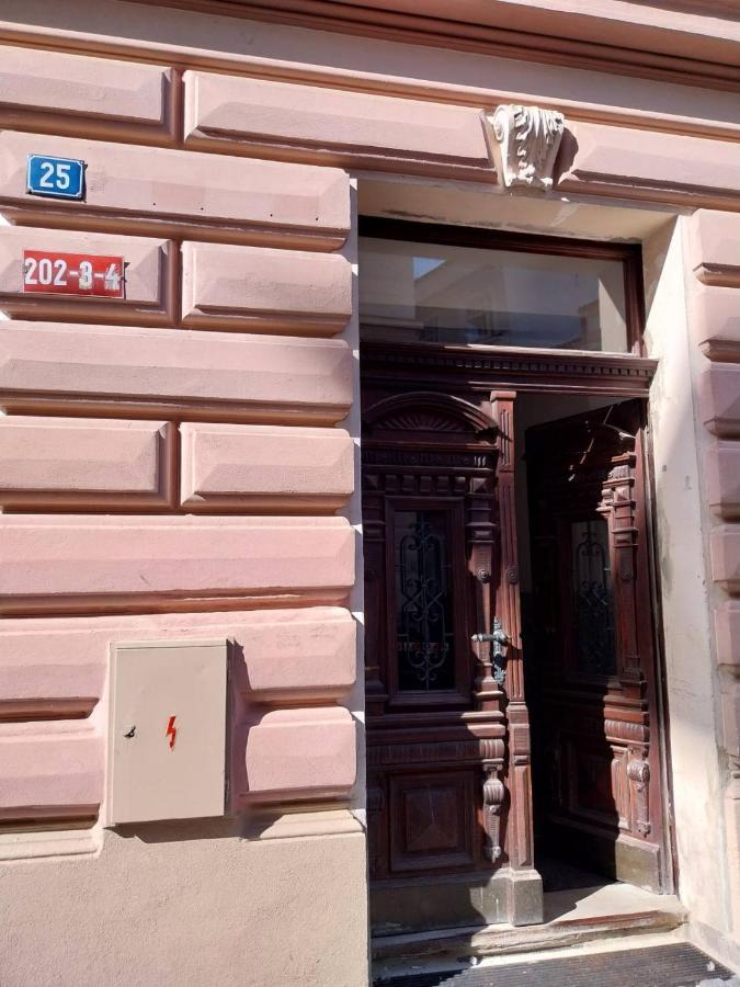 Apartman V Centru Na Velkem Namesti Hradec Králové 外观 照片