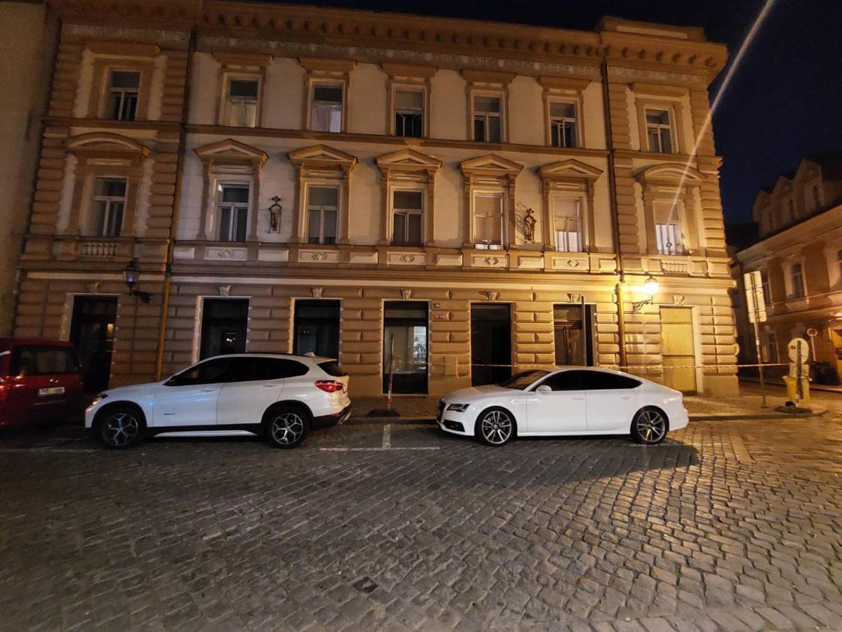 Apartman V Centru Na Velkem Namesti Hradec Králové 外观 照片